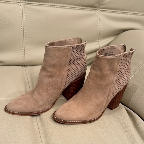 Steve Madden Tan Ankle Boots - Picture 2 of 5